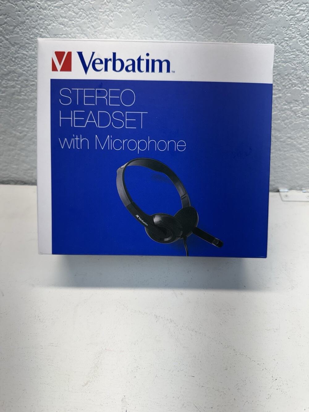 (290)Verbatim Stereo Headset with Microphone (70721)